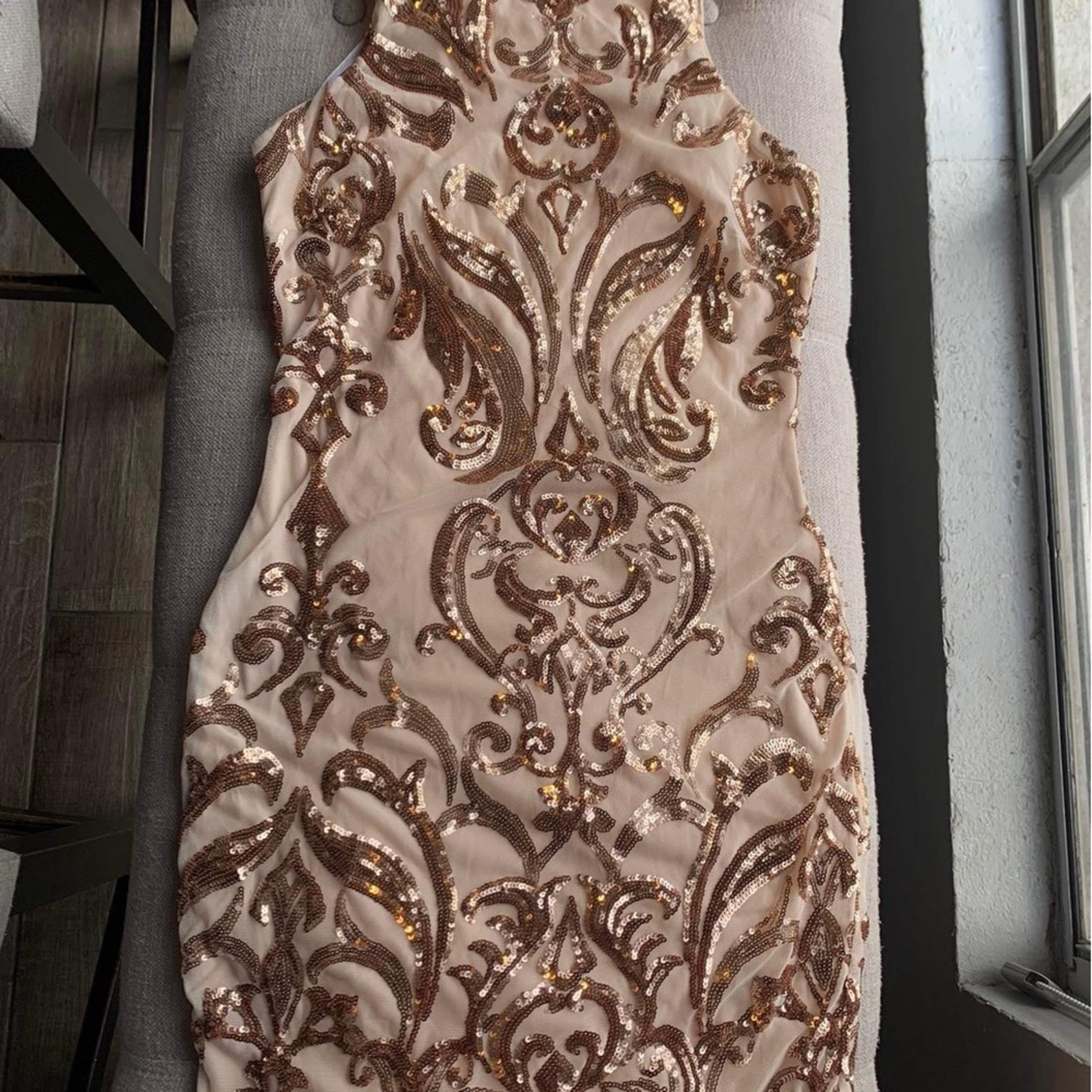 Size S ! Worn twice ( new yrs eve, wedding) rose gold!